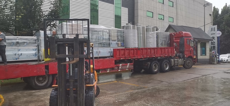 【川一股份】2T双级反渗透设备+3000瓶/小时灌装设备发往诸城