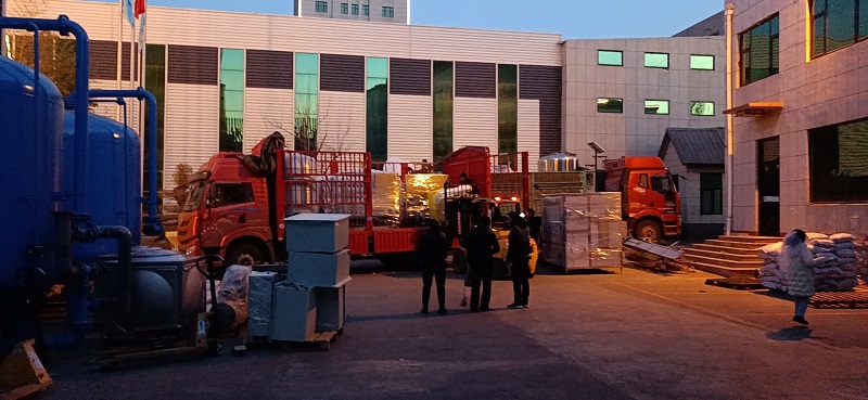 【川一股份】水处理设备+300大桶灌装设备2车发往辽宁朝阳