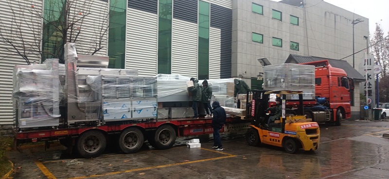 【川一股份】300大桶+5000小瓶罐装设备设备发往烟台