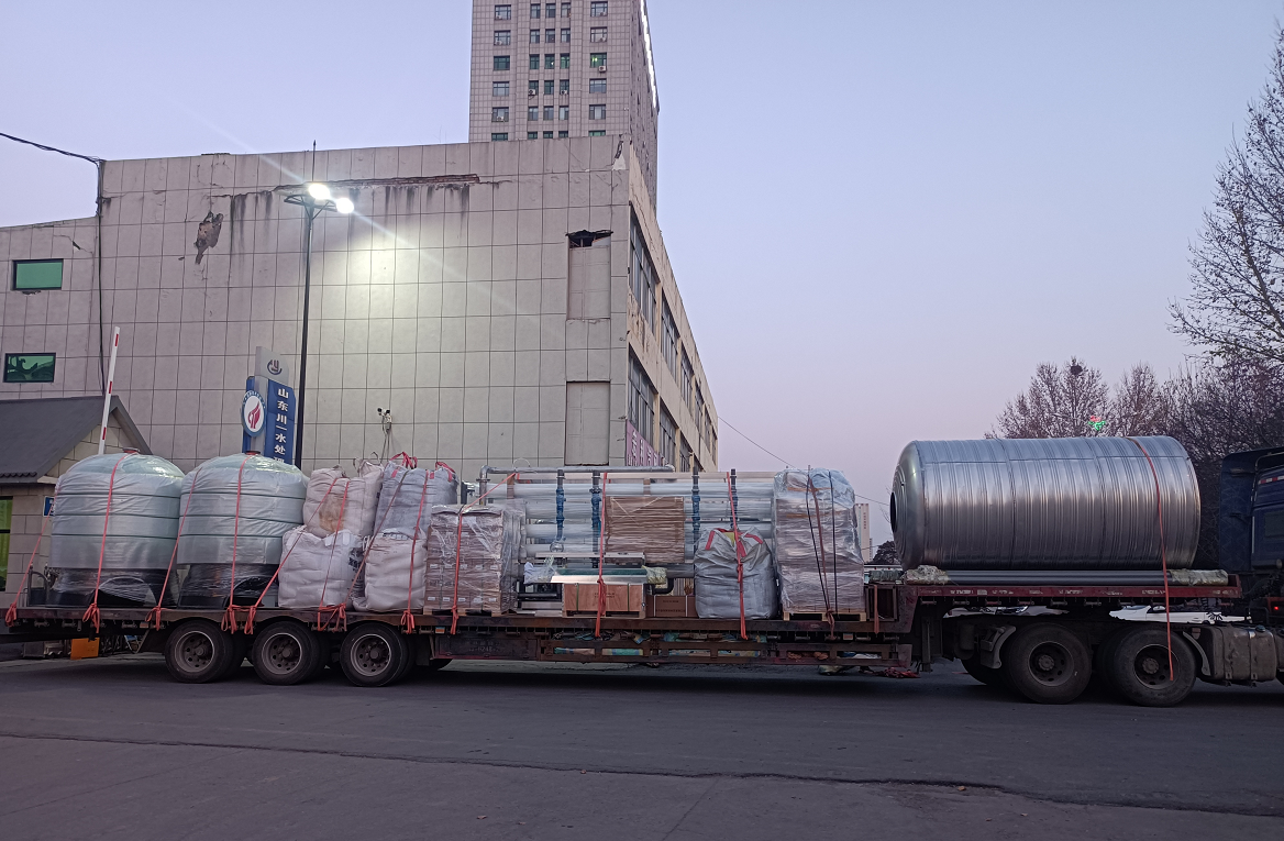 【川一股份】20T/H双级反渗透设备装车发往枣庄市薛城区