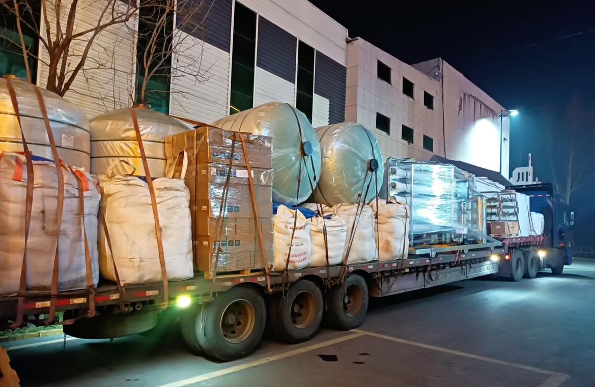 【川一股份】2X20T/H反渗透设备装车发往内蒙古呼和浩特市