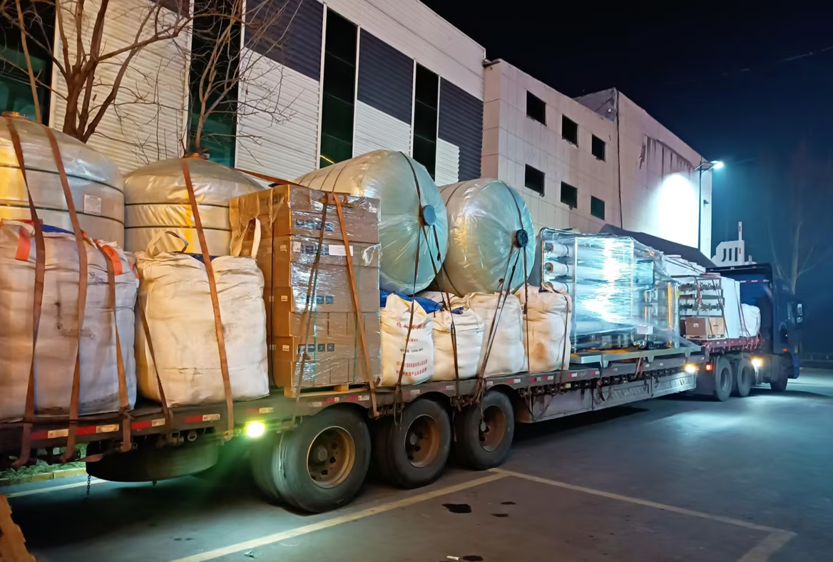 【川一股份】单级水处理设备装车发往烟台福山区